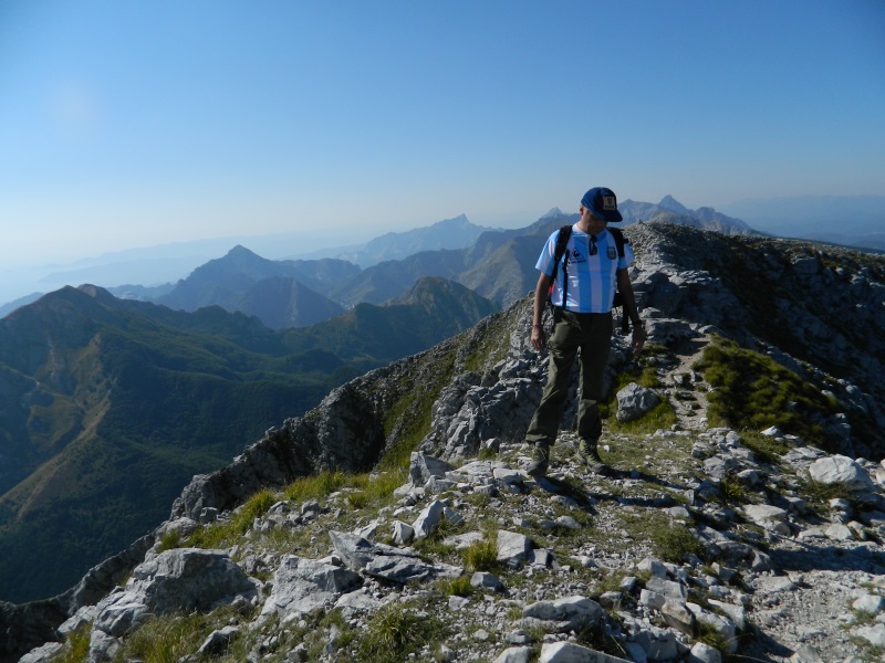 Con la maglia del Pibe de Oro, Pania della Croce, Alpi Apuane 2015